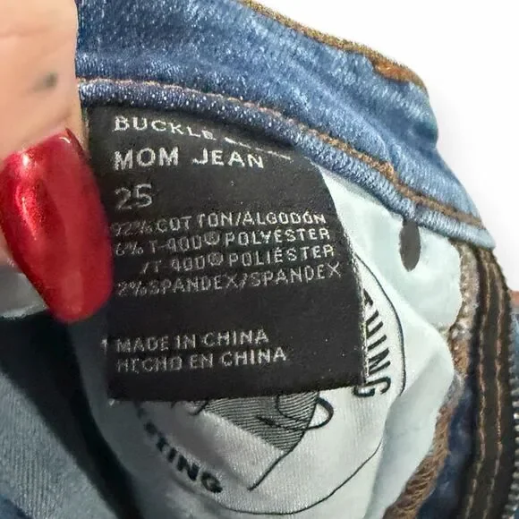 BUCKLE BLACK Women’s Light Wash Distressed Knee Mom Jeans Size 25 - Picture 5 of 8